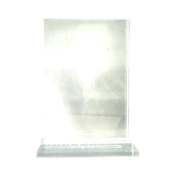 Cuadrado de cristal en forma de trofeo